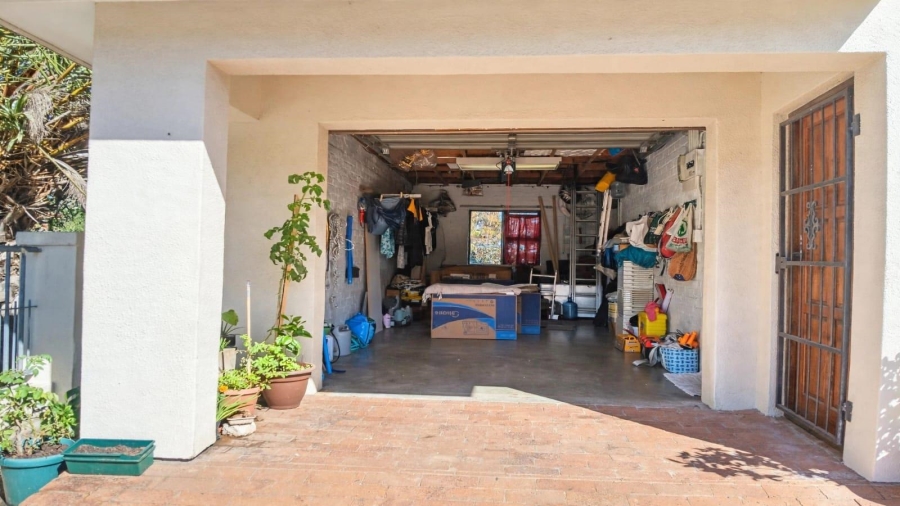 2 Bedroom Property for Sale in Oakglen Western Cape